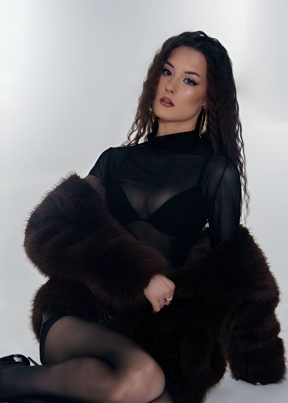 Юля привлекательная девушка из Абакана цена от 6000 руб