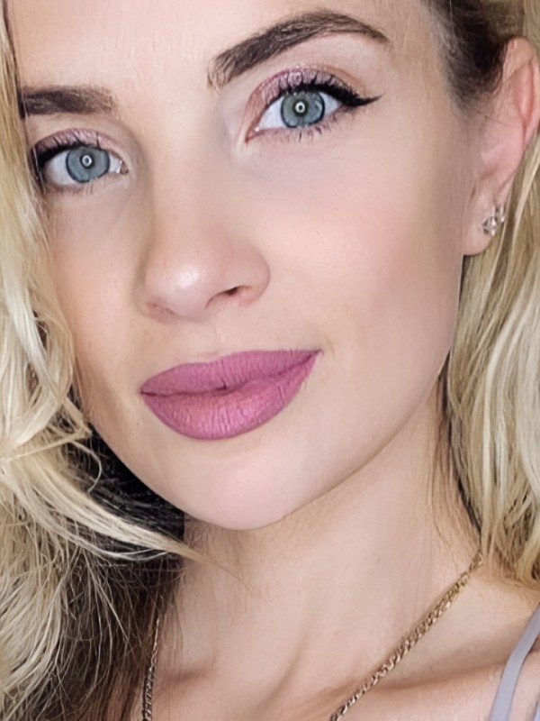 Ефросинья привлекательная девушка из Абакана цена от 2000 руб